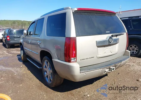 2007 Cadillac Escalade Standard z USA, uszkodzony, nr VIN 1GYFK63887R312348